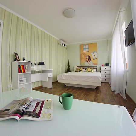 Flatsy At Botanichniy Sad Underground Apartment Kharkiv Exterior photo