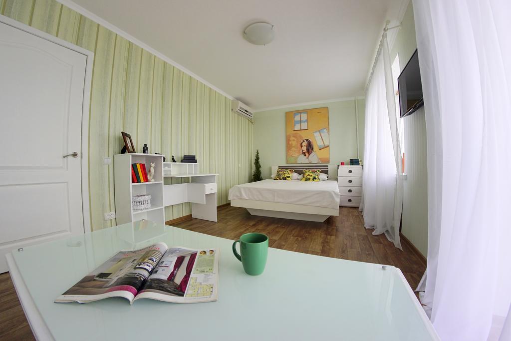 Flatsy At Botanichniy Sad Underground Apartment Kharkiv Exterior photo